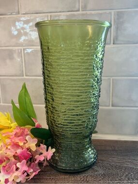 Vintage Anchor Hocking "Soreno" Vase in avocado green